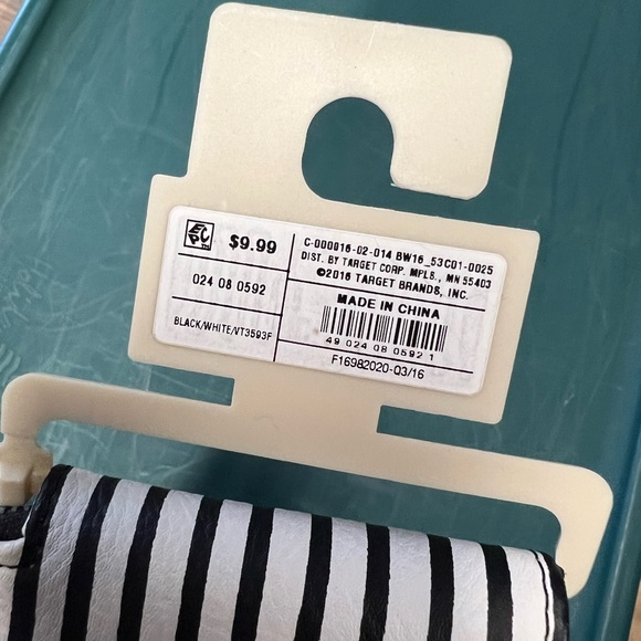 3/$15 *NWT* Mossimo Black & White Striped Bi-Fold Zip Wallet - Picture 3 of 4